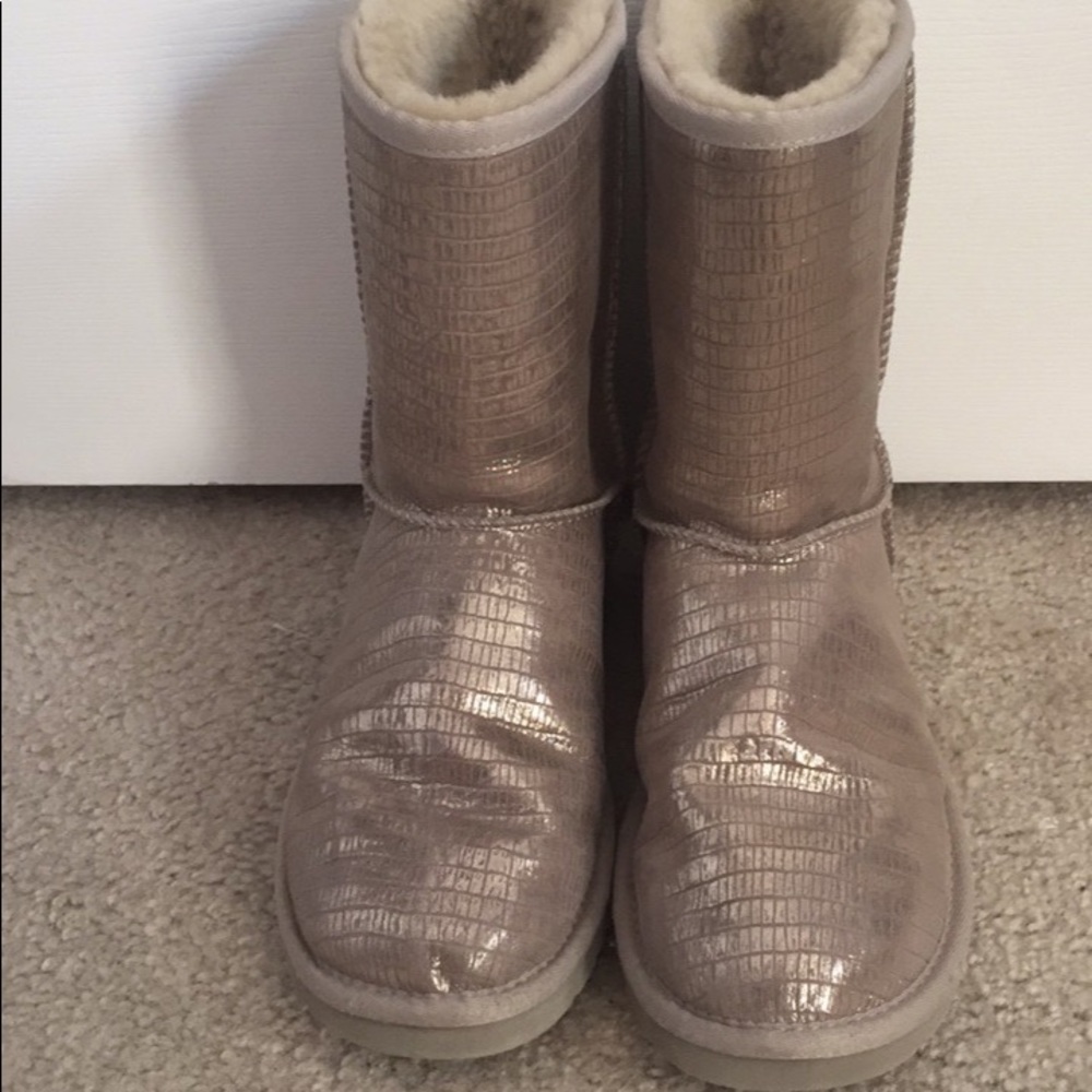 RARE DECORATIVE UGGS BARELY WORN!!! - Picture 4 of 5