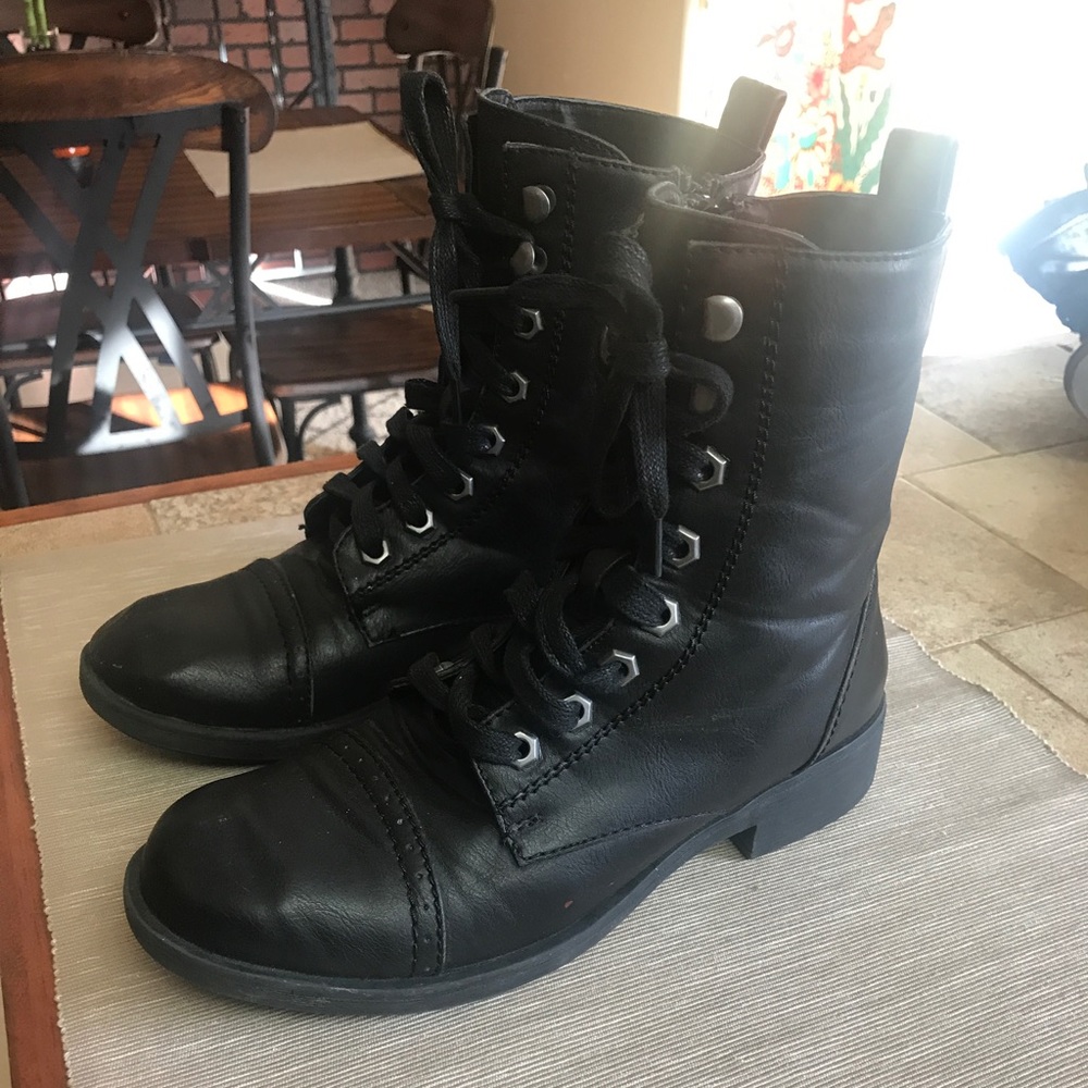 Black combat boots!!