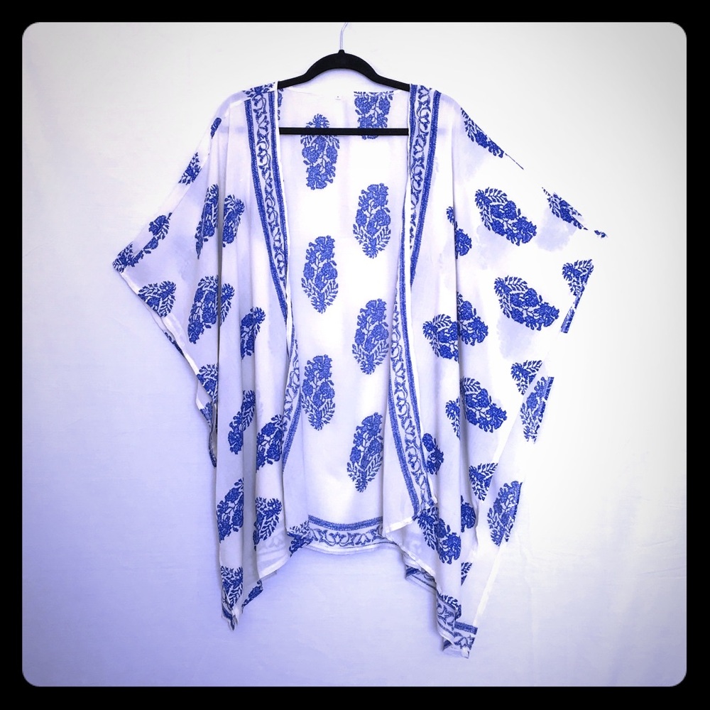 Blue and white vintage pattern kimono