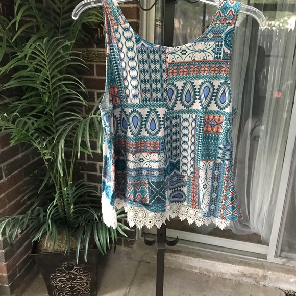 Whimsical patch pattern with lace fringe tank top - Picture 3 of 5