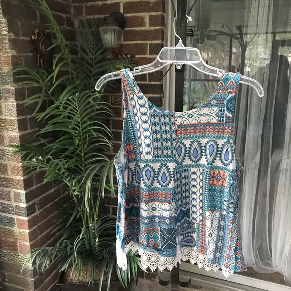 Whimsical patch pattern with lace fringe tank top - Picture 5 of 5