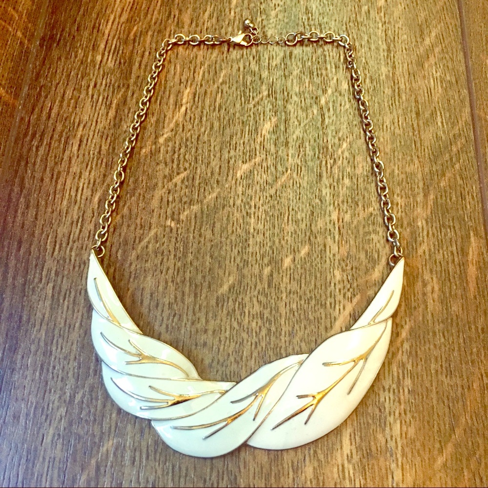 🌿SALE🌿 Entwined leaves necklace!