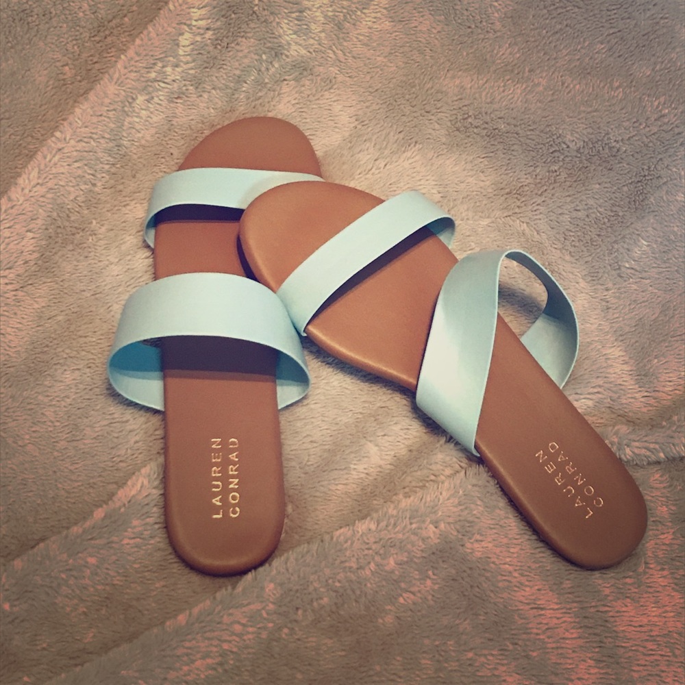 NEW! Beautiful light blue strappy flat sandals