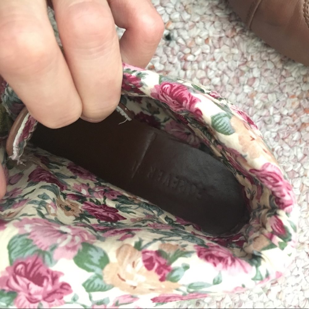 ๐ธ๐ธ Vintage Style Lace Up Boot Floral - Picture 3 of 4