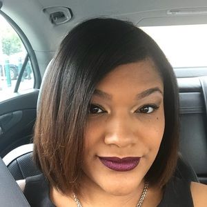 Meet your Posher, Alexis