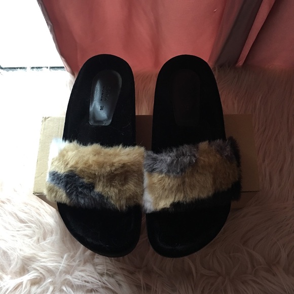 Zara Flat Sandals - Picture 2 of 4