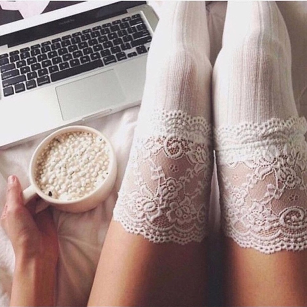 CABLE KNIT AND LACE THIGH HIGH SOCKS - Picture 3 of 4