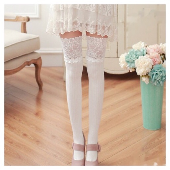 CABLE KNIT AND LACE THIGH HIGH SOCKS - Picture 2 of 4