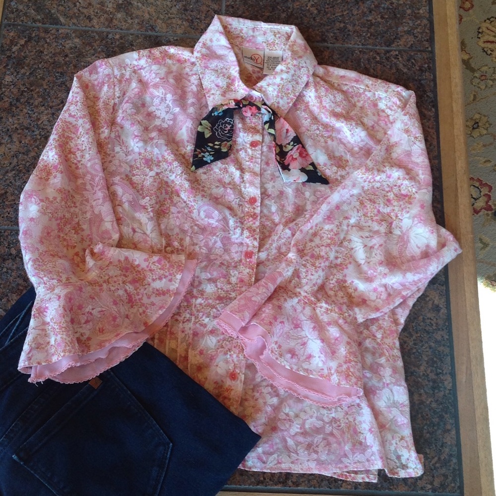 Fun Pink 👚 blouse.