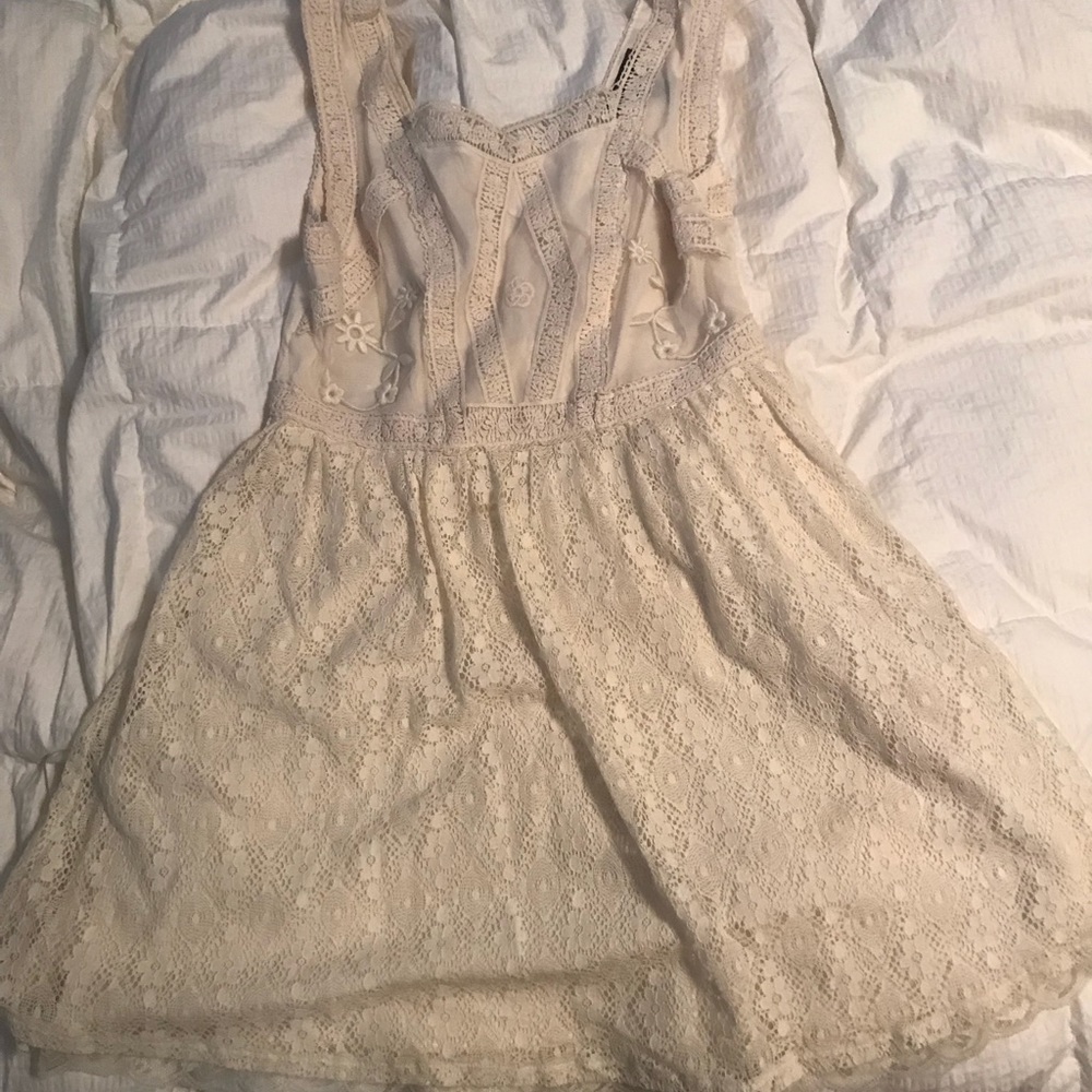 Forever 21 beautiful off white dress