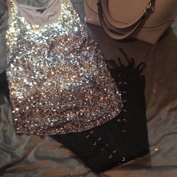 Women's Front Lace-up Ponte Skinny Pants. - Picture 2 of 4