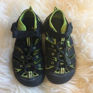 Kids Keen shoes size 13