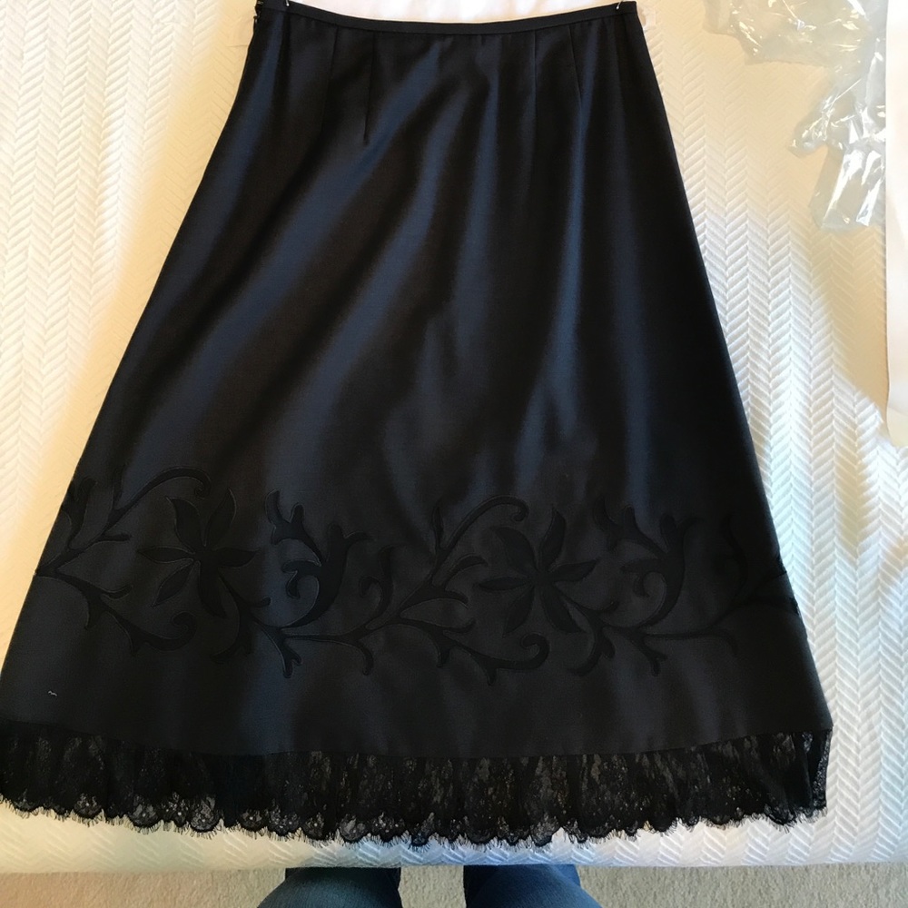 LOFT Skirt, Size 6. Navy.