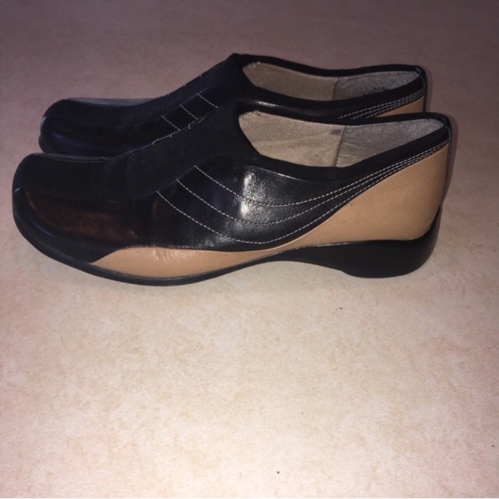 🌻Nine West sz6.5 NEW black/tan slip ons. So comfy