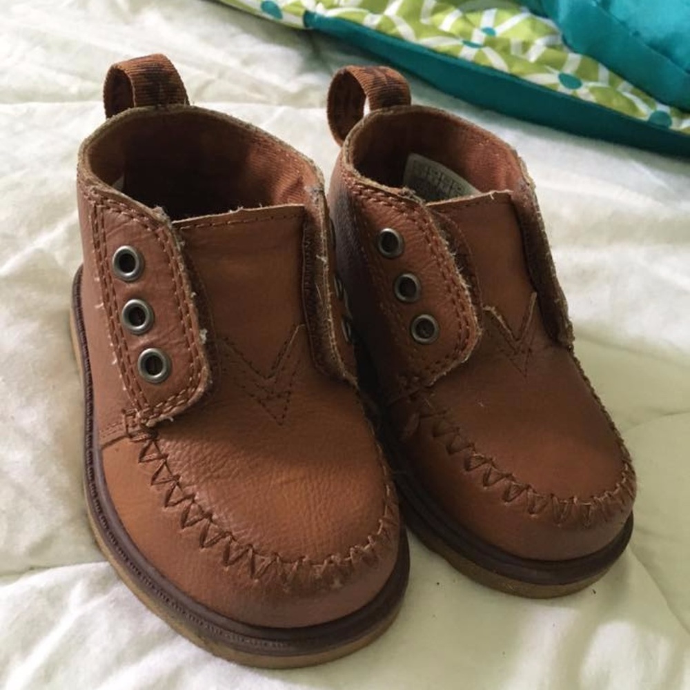 BROWN SYNTHETIC LEATHER TINY TOMS CHUKKA BOOTS - 5