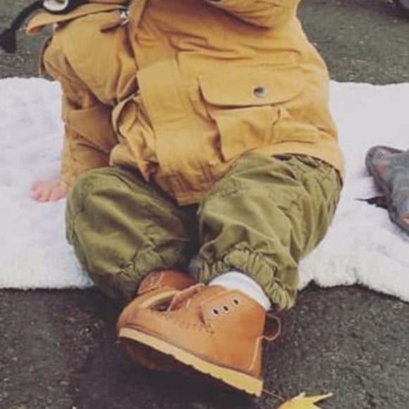 BROWN SYNTHETIC LEATHER TINY TOMS CHUKKA BOOTS - 5 - Picture 4 of 6