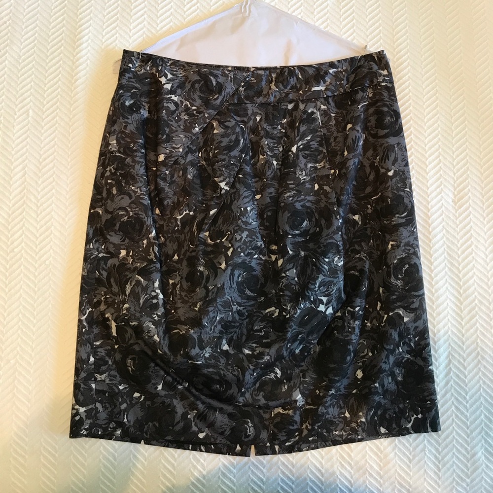 LOFT Pencil Skirt. Size 6.