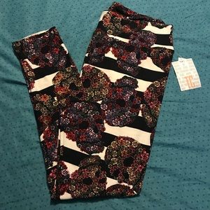 New with tags Lularoe skull floral leggings! TC