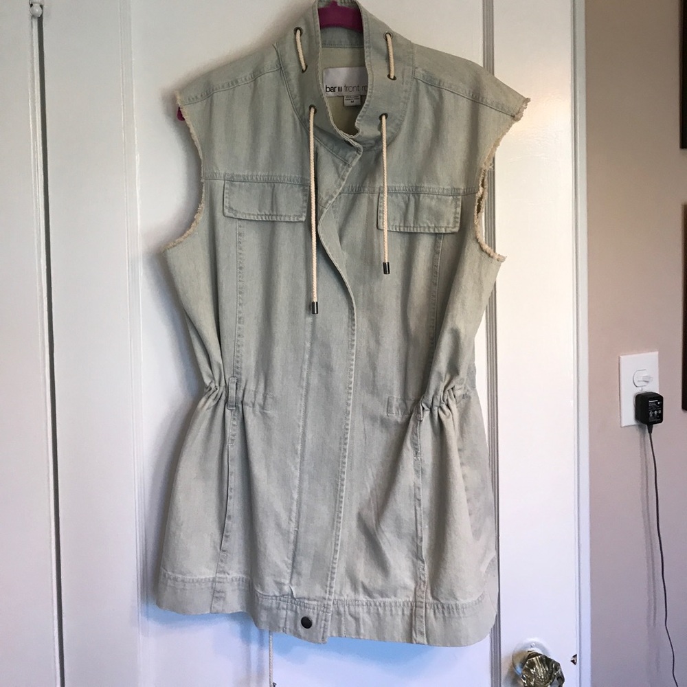 Bar 111 front row. Jean zippered best. Size medium
