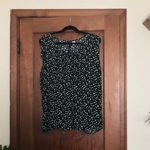 PLUS SIZE Swingy Floral Shirt w/ Flutter Sleeves