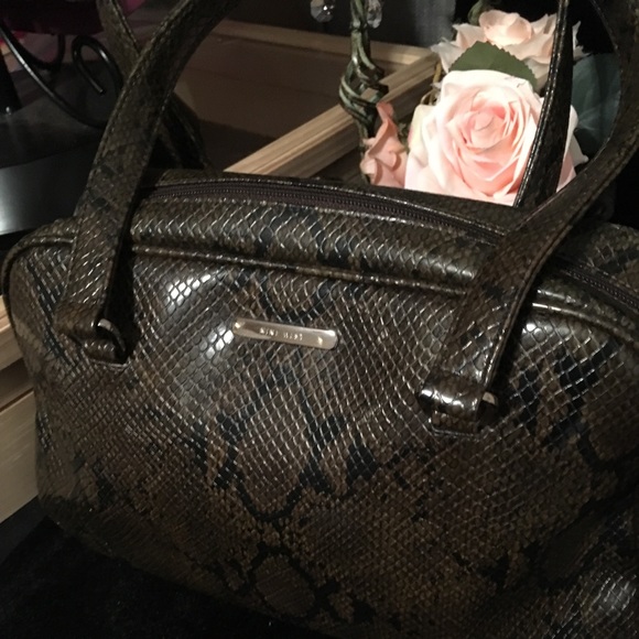 nine W. bag in snakeskin patent excellent cond - Picture 2 of 7