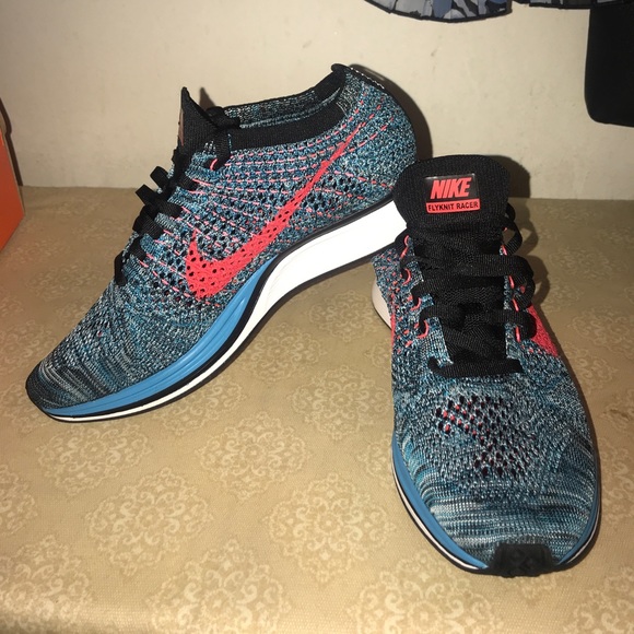 Nike FlyKnit Racer BRAND NEW. NEVER WORN! - Picture 2 of 6