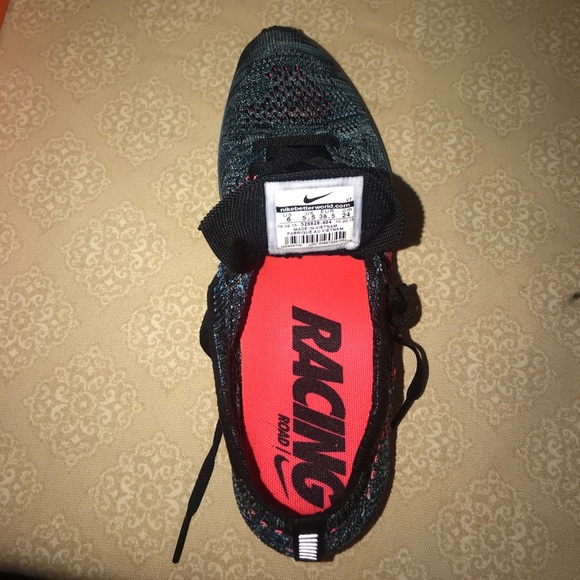 Nike FlyKnit Racer BRAND NEW. NEVER WORN! - Picture 3 of 6
