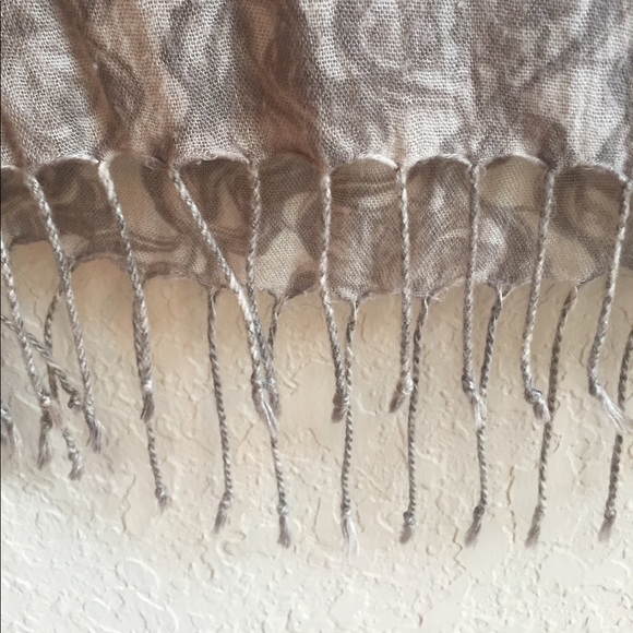 Fringe Mist Scarf. Sheer lightweight spirals - Picture 4 of 5