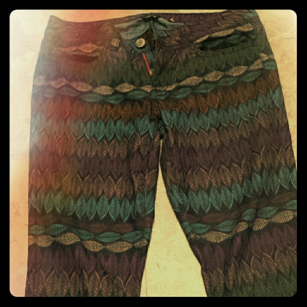Cute American Eagle feather stretch jeans