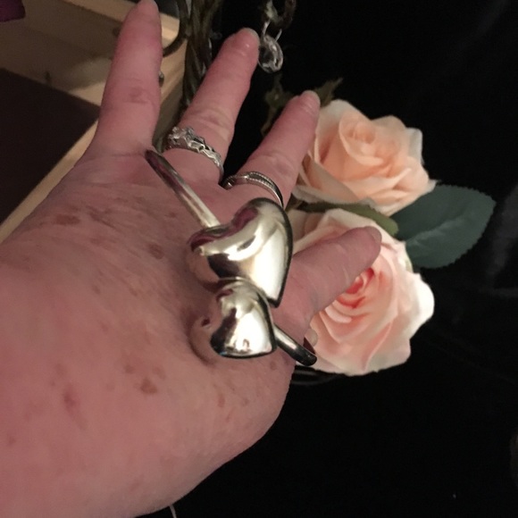 Vintage Silvertone peace with two hearts - Picture 5 of 5