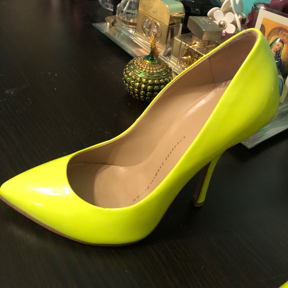 Heels - Picture 5 of 8