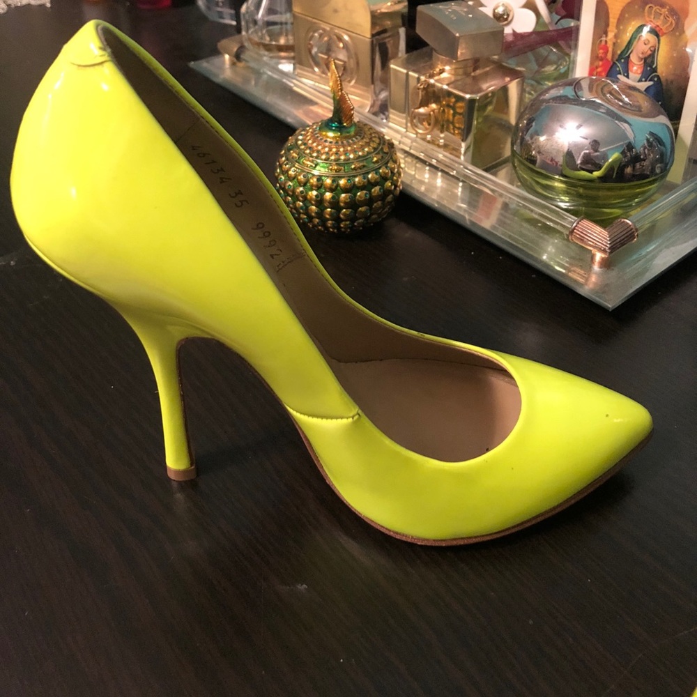 Heels - Picture 2 of 8