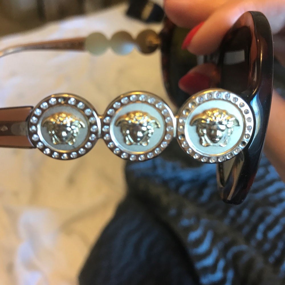 Sunglasses - Picture 4 of 4