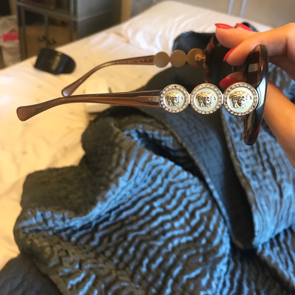 Sunglasses - Picture 3 of 4