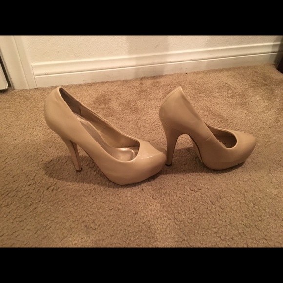 Nude Heels - Picture 2 of 2