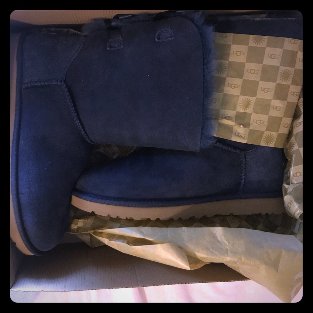 Brand new UGG Bailey Bow Navy size 8