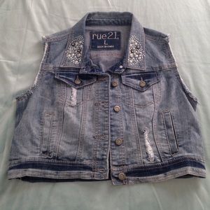 🌻Rue 21 distressed Jean vest with pearl accents