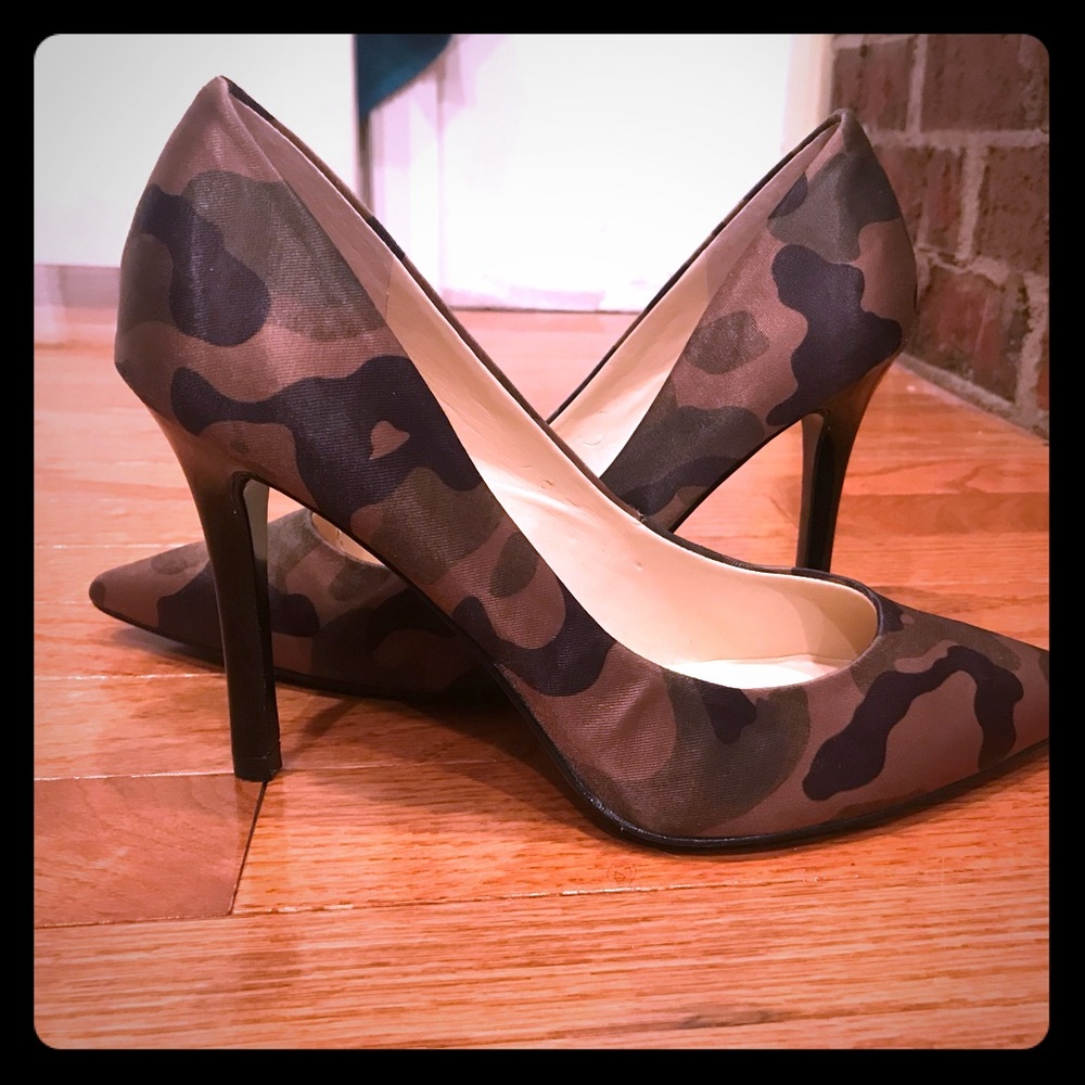 Trendy GUESS Camo pumps 🔥🔥