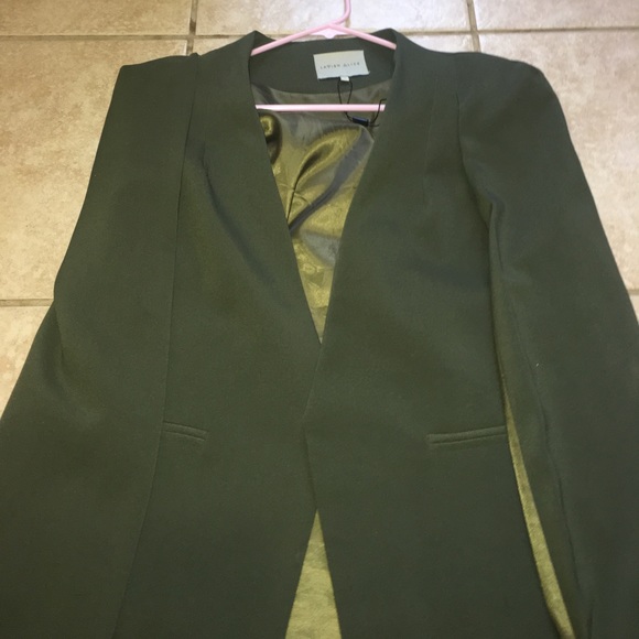 Cape - Picture 3 of 4