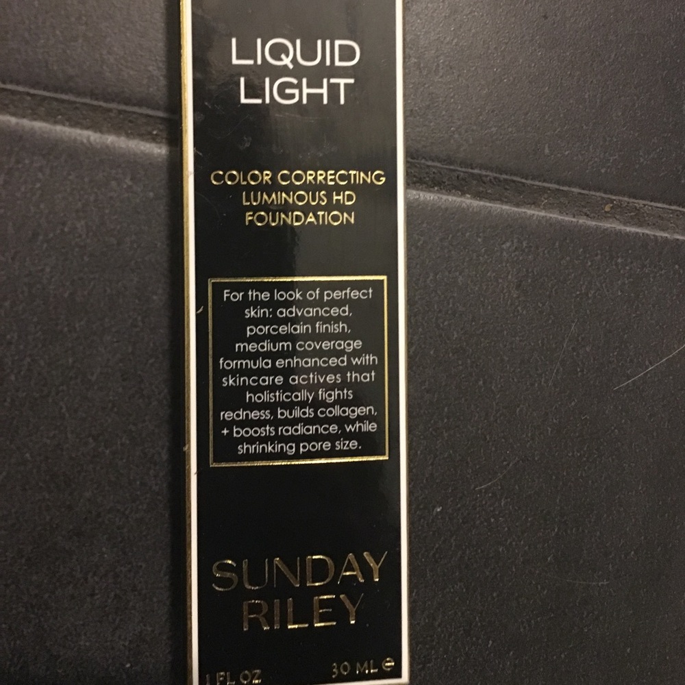 Sunday Riley Luminous Light Foundation (NWT)