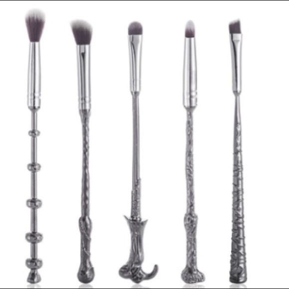 5 piece Harry Potter Wand Cosmetic Brushes NEW - Picture 2 of 4