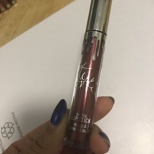 Kylie Cosmetics Metal Matte Dancer.