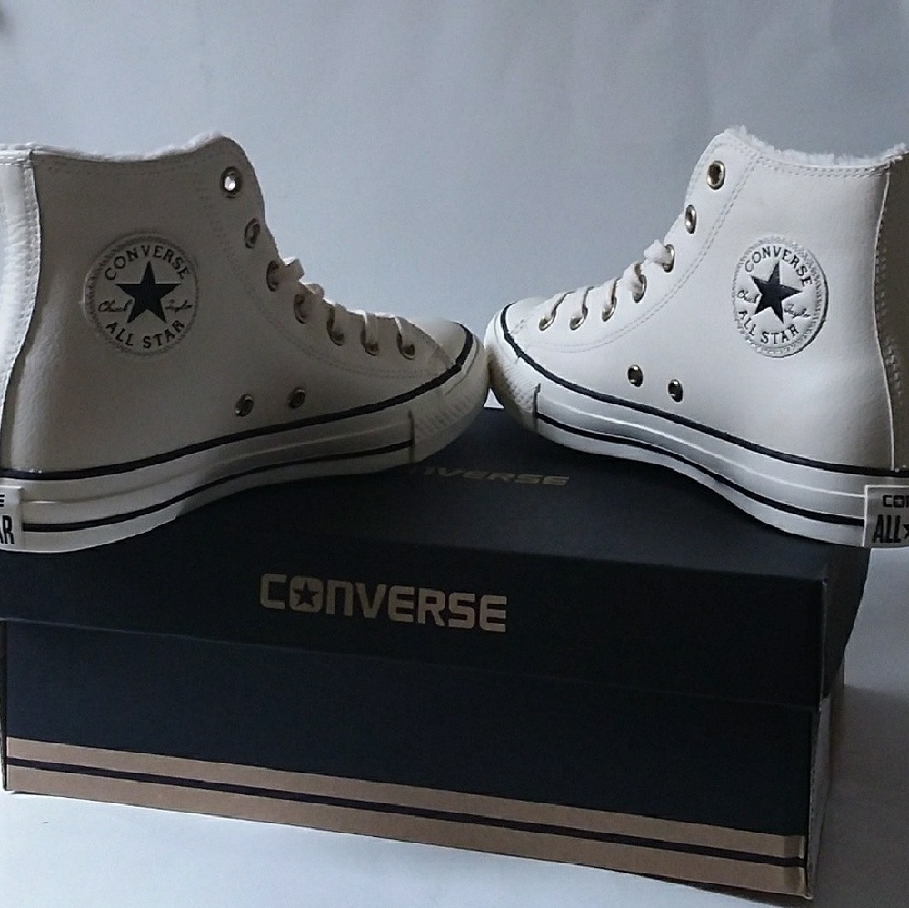 Converse  Chuck Taylors
