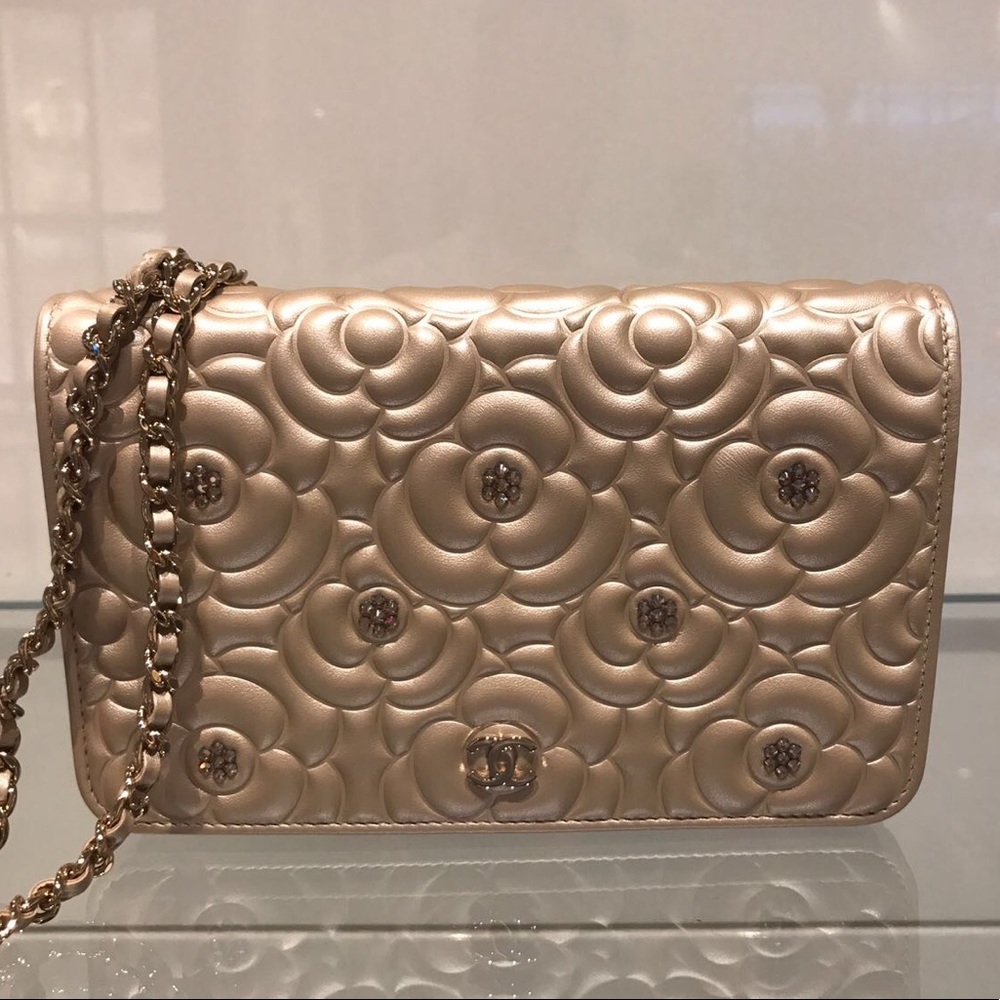 Chanel wallet on chain
