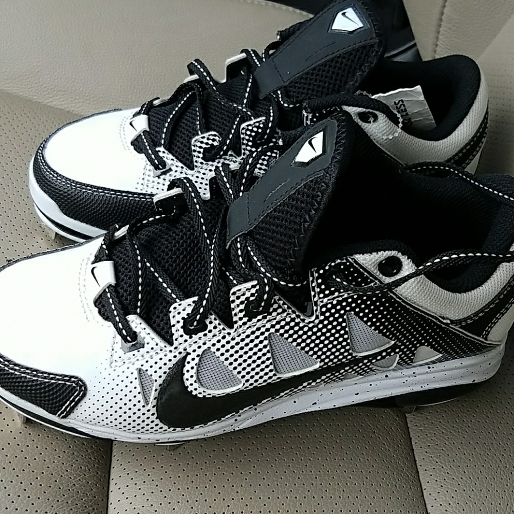 Nike womens cleat NWT