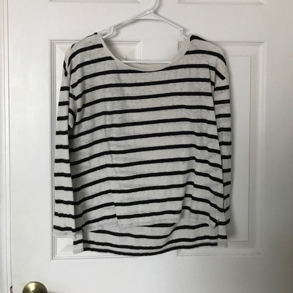 American Eagle half sleeve black and white shirt