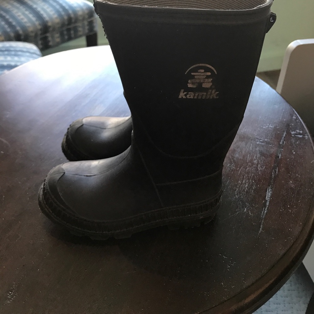 Toddler size 9 Kamik rain boots