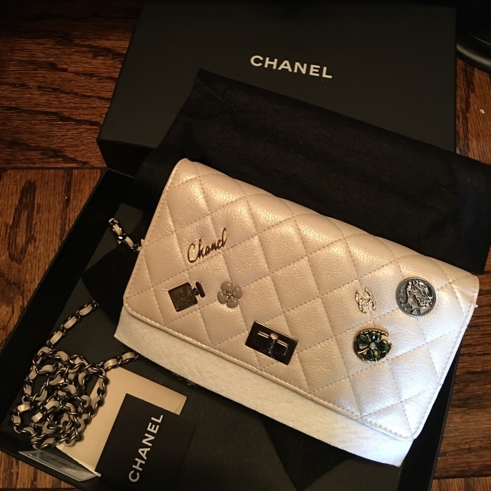 Chanel wallet on chain