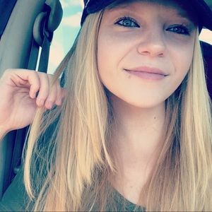 Meet your Posher, Alyssa