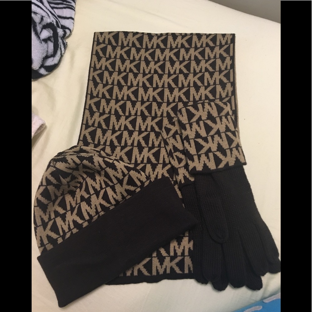 Michael Kors Scarf Winter bundle! ❄️⛄️